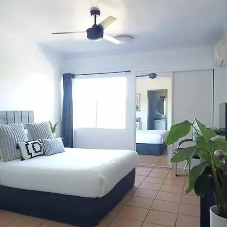Cairns Chic Suite - Motel Room A Exterior photo